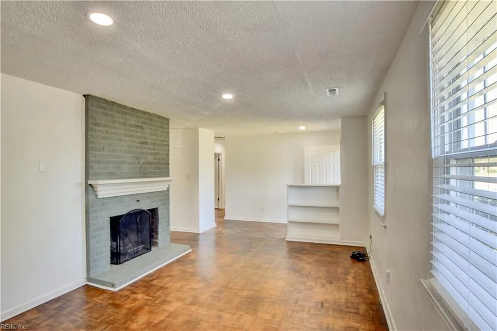 3829 Silina DR, VIRGINIABEACH VA 23452 - Photo 3