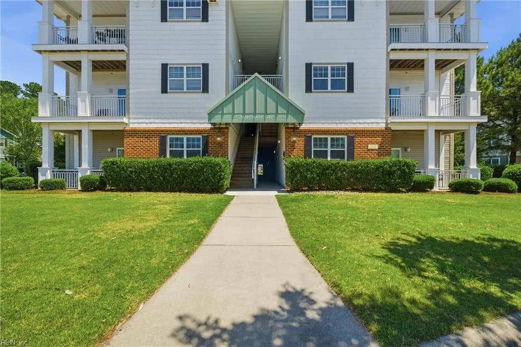 2424 Chancery LN #303, CHESAPEAKE VA 23321 - Main photo