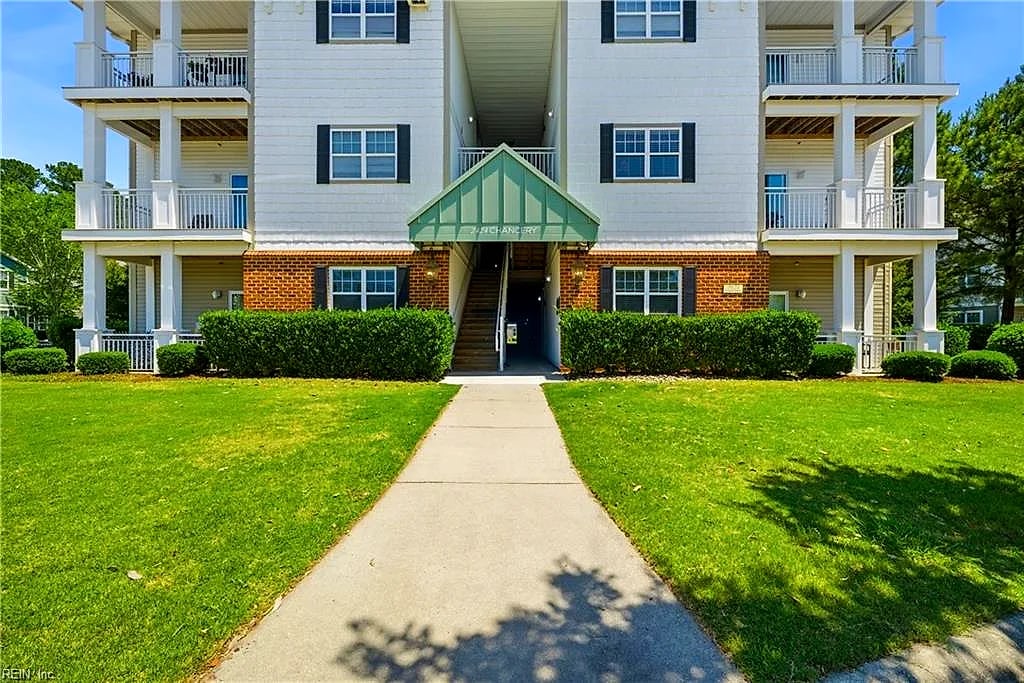 2424 Chancery LN #303, Chesapeake — 2 bed Residential, 1,367 sqft