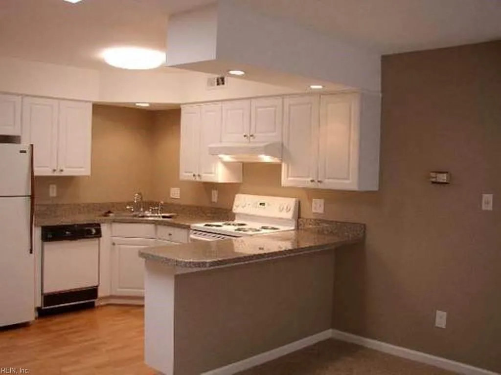 1006 Angler LN, VIRGINIABEACH VA 23451 - Photo 5