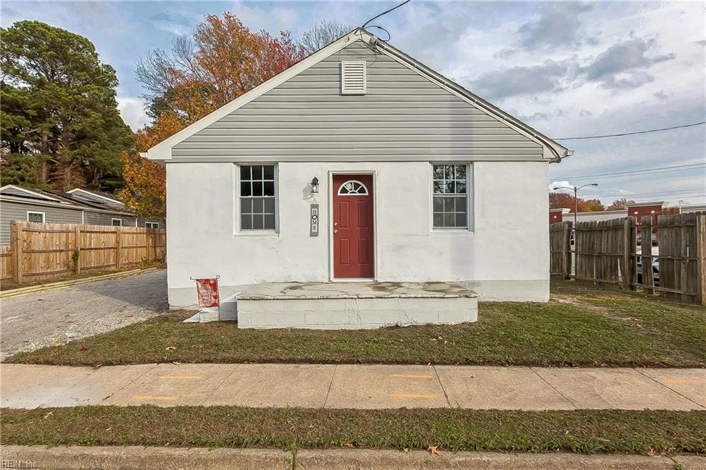 208 Woodland RD, Hampton — 2 bed Residential, 737 sqft