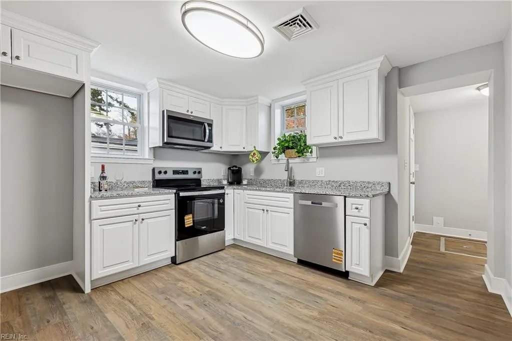208 Woodland RD, HAMPTON VA 23669 - Photo 5