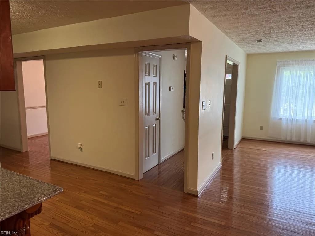 27 Bonney LN, HAMPTON VA 23669 - Photo 5