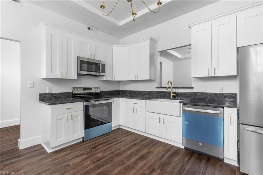 410 W 29th ST, NORFOLK VA 23508 - Photo 4