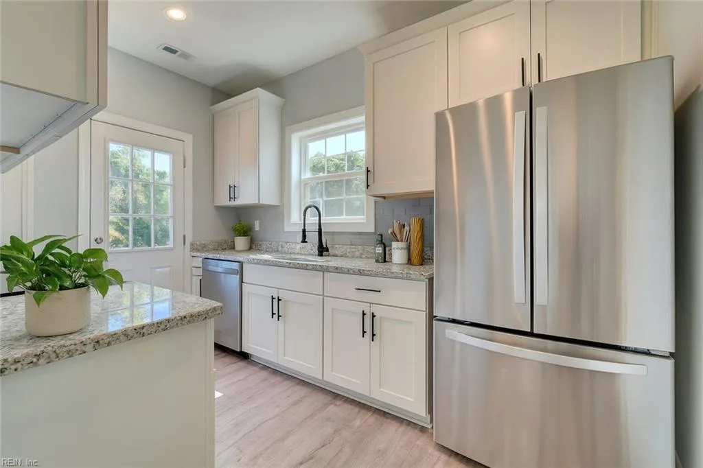 534 Halifax ST, PETERSBURG VA 23803 - Photo 3