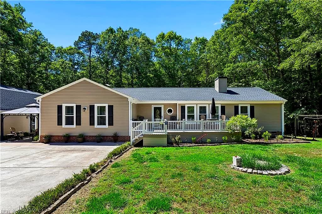 9006 Indian RD, GLOUCESTER VA 23061 - Main photo