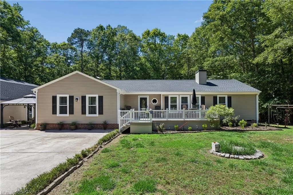 9006 Indian RD, GLOUCESTER VA 23061 - Photo 2