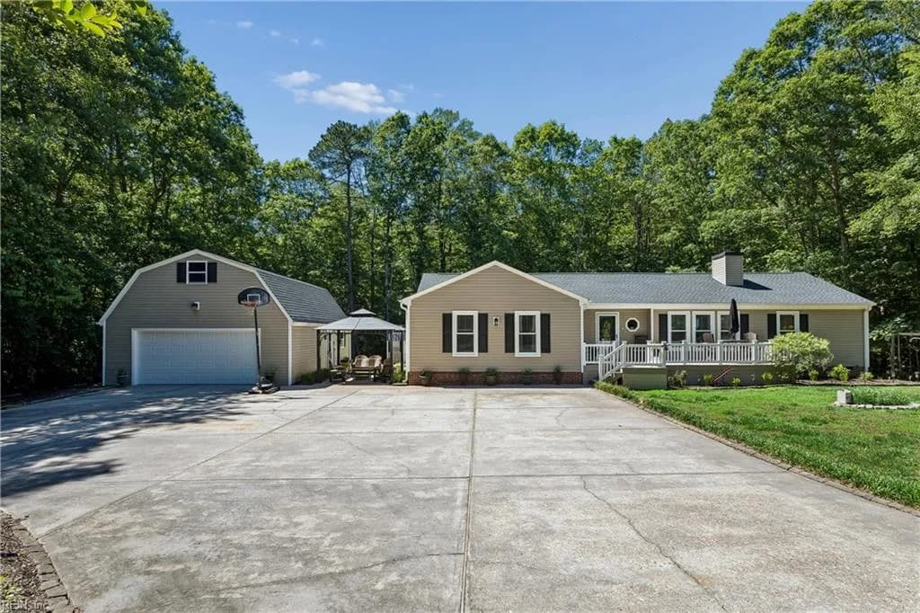 9006 Indian RD, GLOUCESTER VA 23061 - Photo 3