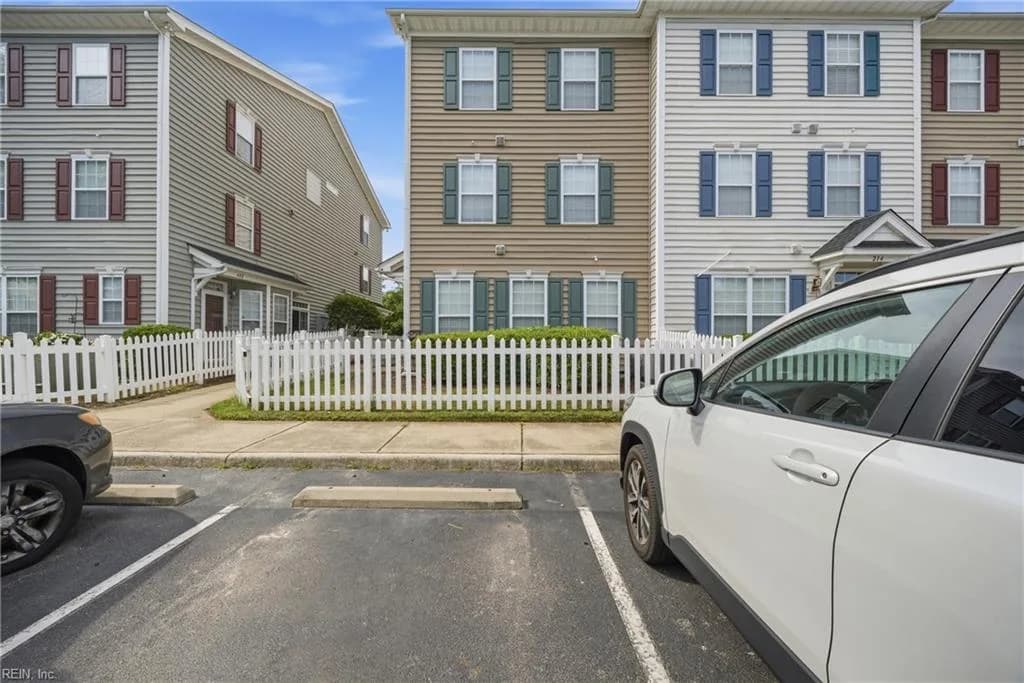 218 Teton CIR, SUFFOLK VA 23435 - Photo 4
