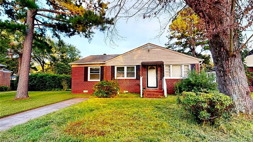 1016 Lyndon CIR, NEWPORT NEWS VA 23605 - Main photo