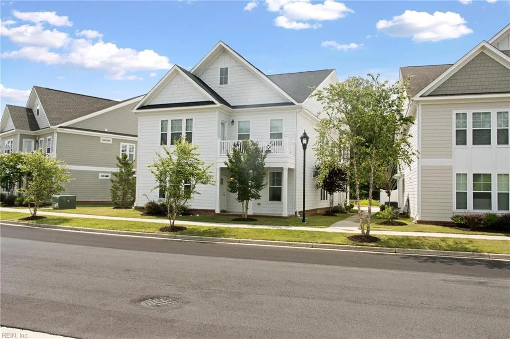 125 Mainsail LOOP, YORKTOWN VA 23693