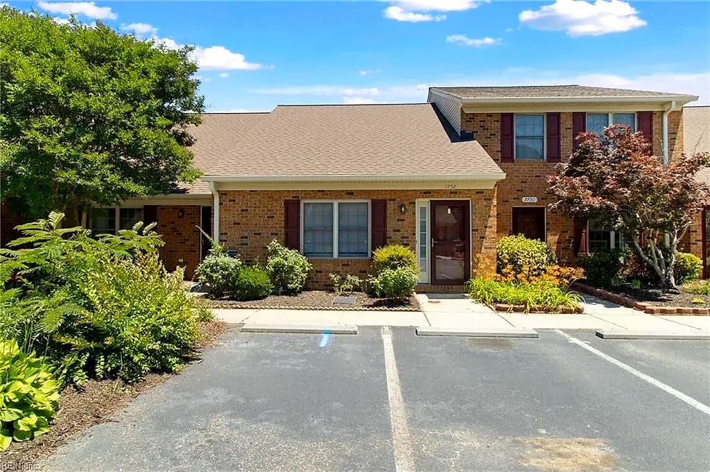 7752 The Points PL #703, GLOUCESTERPOINT VA 23062 - Photo 2