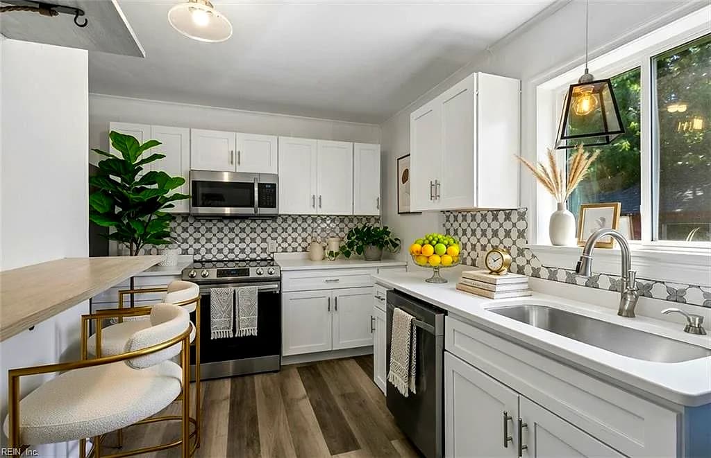 401 Melville RD, HAMPTON VA 23661 - Photo 2