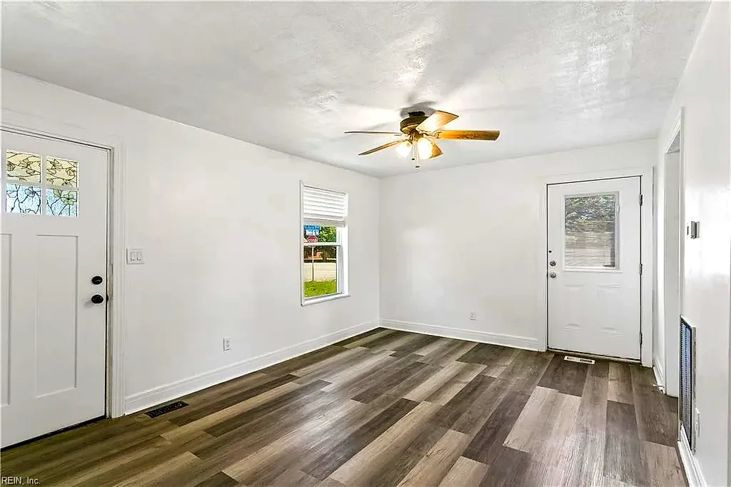 401 Melville RD, HAMPTON VA 23661 - Photo 5