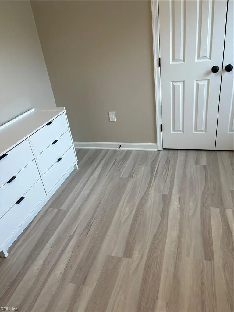 1090 Washington DR, CHESAPEAKE VA 23322 - Photo 3
