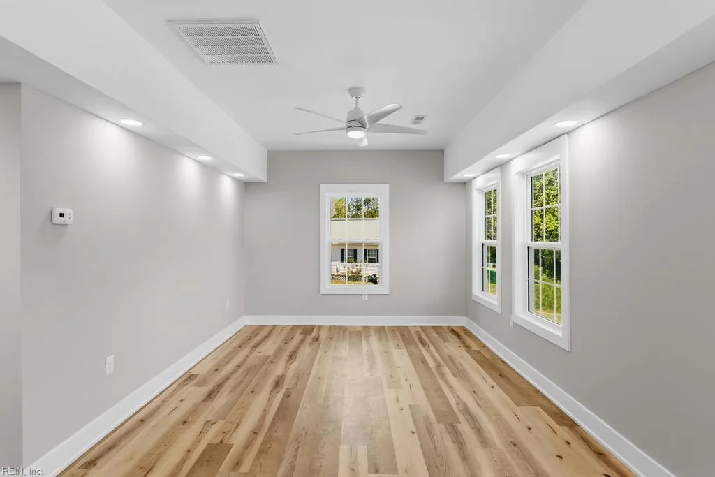 10104 Smiley RD, HAYES VA 23072 - Photo 5