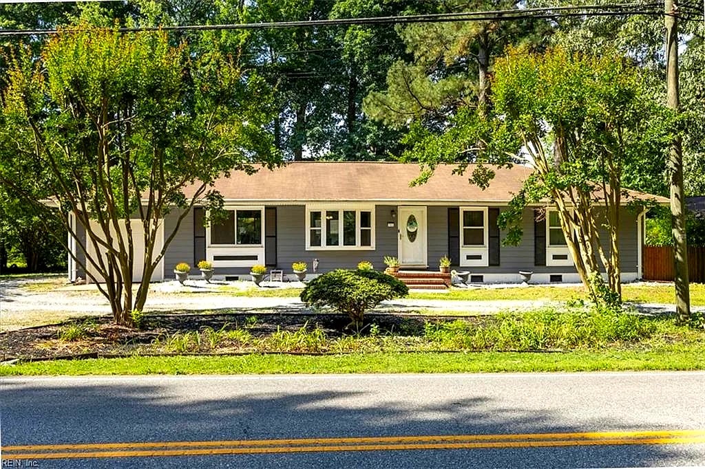 702 Seaford RD, SEAFORD VA 23696