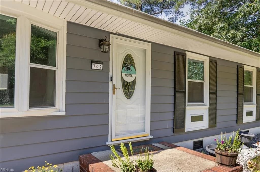 702 Seaford RD, SEAFORD VA 23696 - Photo 4