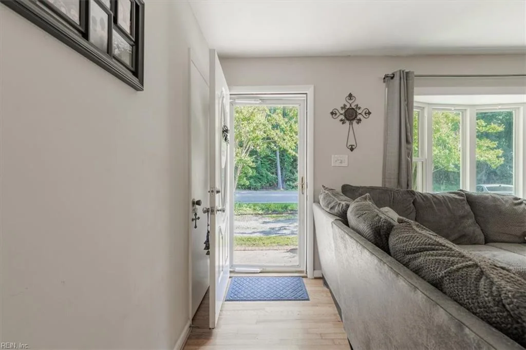 702 Seaford RD, SEAFORD VA 23696 - Photo 5