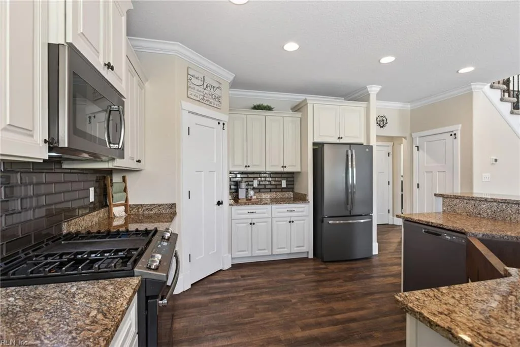 2333 Land Of Promise Rd RD, CHESAPEAKE VA 23322 - Photo 3