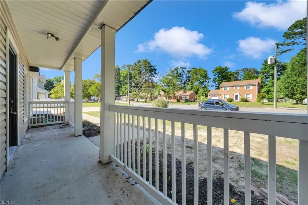 927 Moyer RD, NEWPORTNEWS VA 23608 - Photo 3