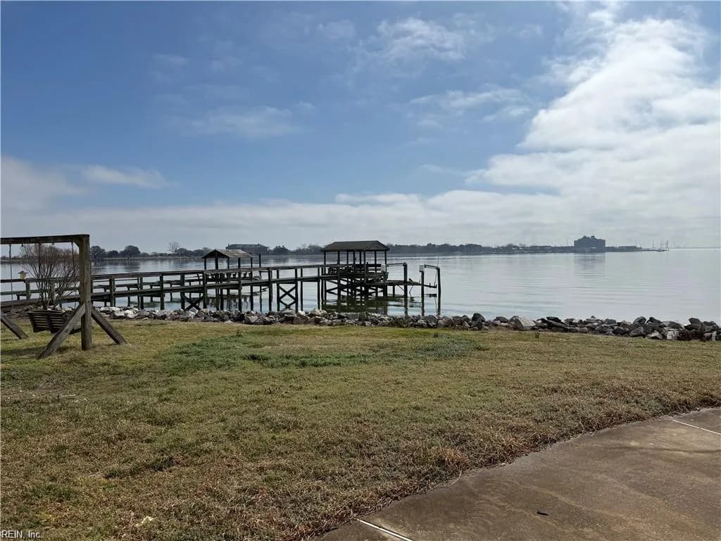 323 S Willard AVE, HAMPTON VA 23663 - Photo 5
