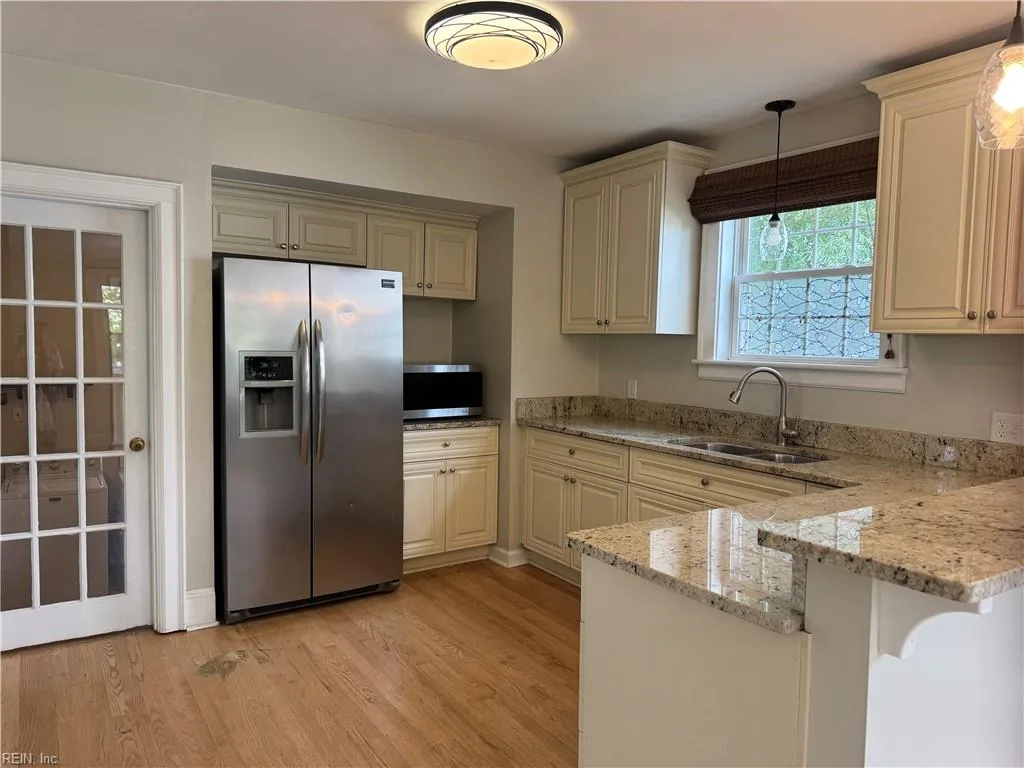 407 Sussex DR, PORTSMOUTH VA 23707 - Photo 4