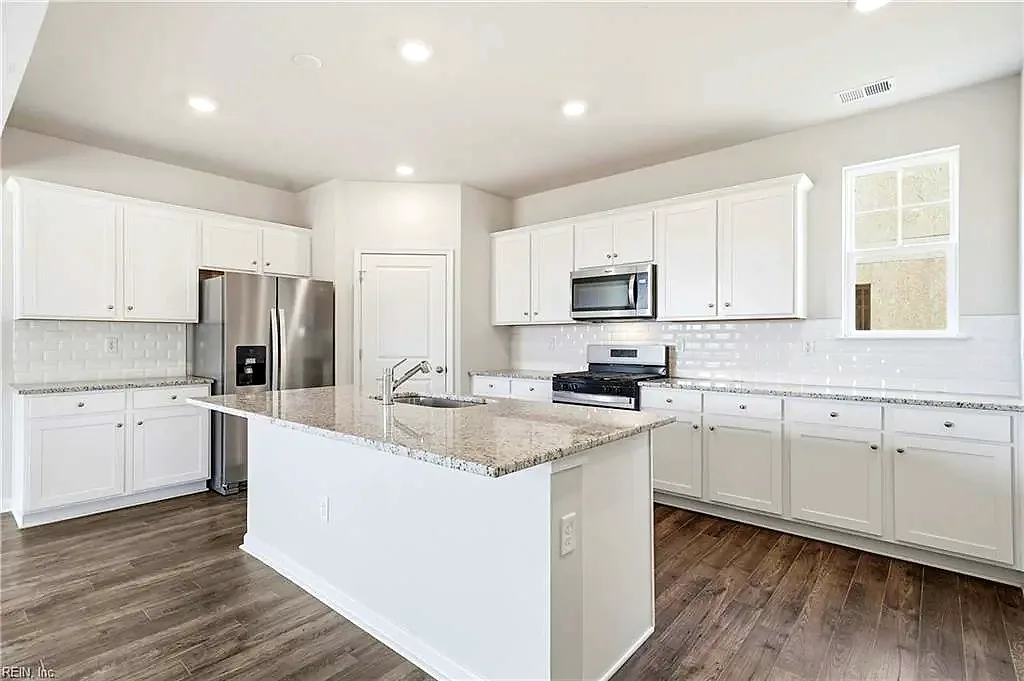 1006 Eastport PL, SUFFOLK VA 23435 - Photo 4