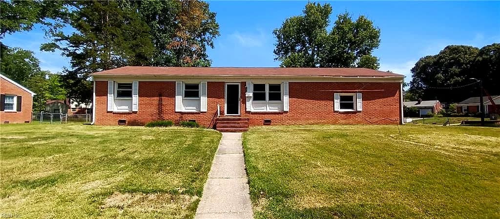 329 DE LAURA DR, NEWPORT NEWS VA 23608 - Main photo