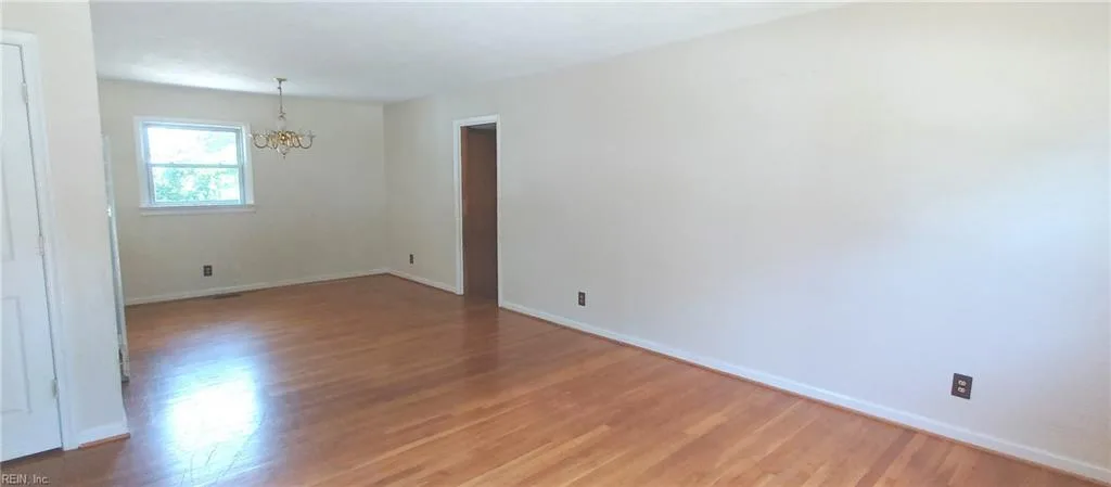 329 DE LAURA DR, NEWPORTNEWS VA 23608 - Photo 3