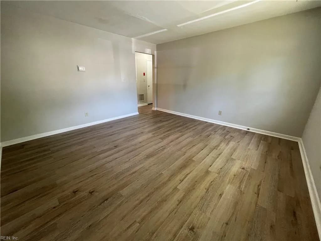 327 West LN #B, VIRGINIABEACH VA 23454 - Photo 4