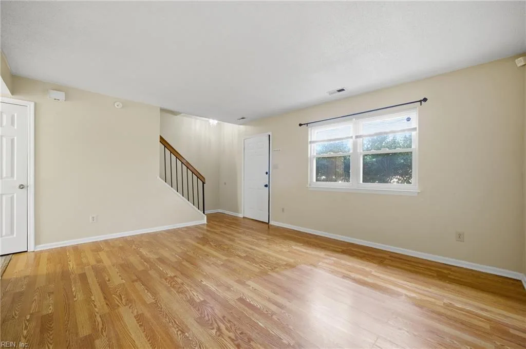 102 Tyburn CT, HAMPTON VA 23669 - Photo 4