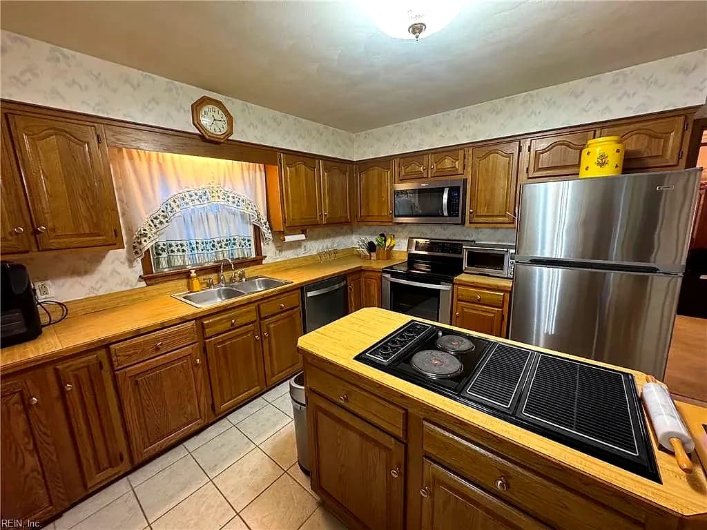 1340 Danielle CT, CHESAPEAKE VA 23320 - Photo 4