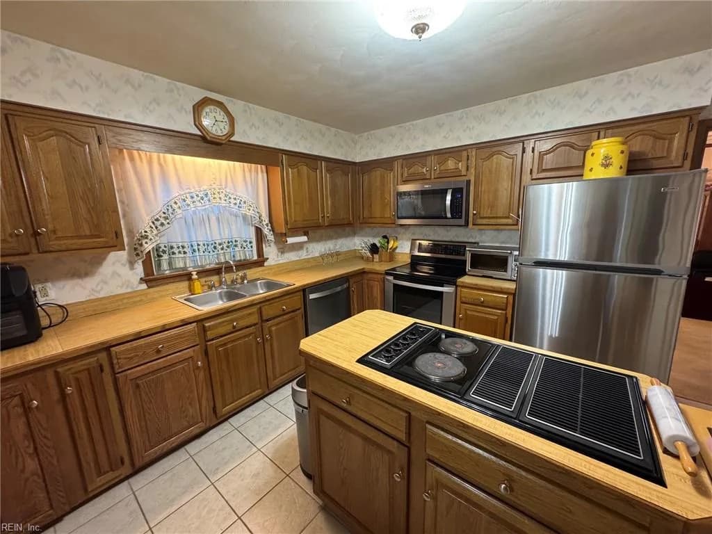 1340 Danielle CT, CHESAPEAKE VA 23320 - Photo 4