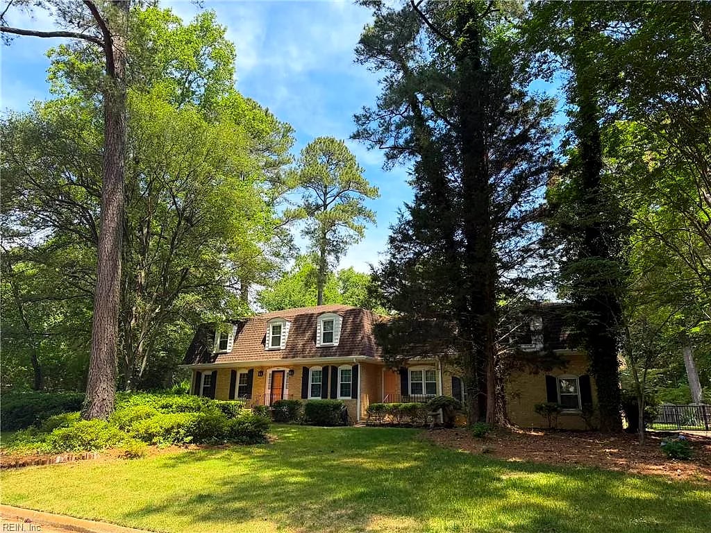 3812 Chelwood LN, Virginia Beach — 5 bed Residential, 3,868 sqft