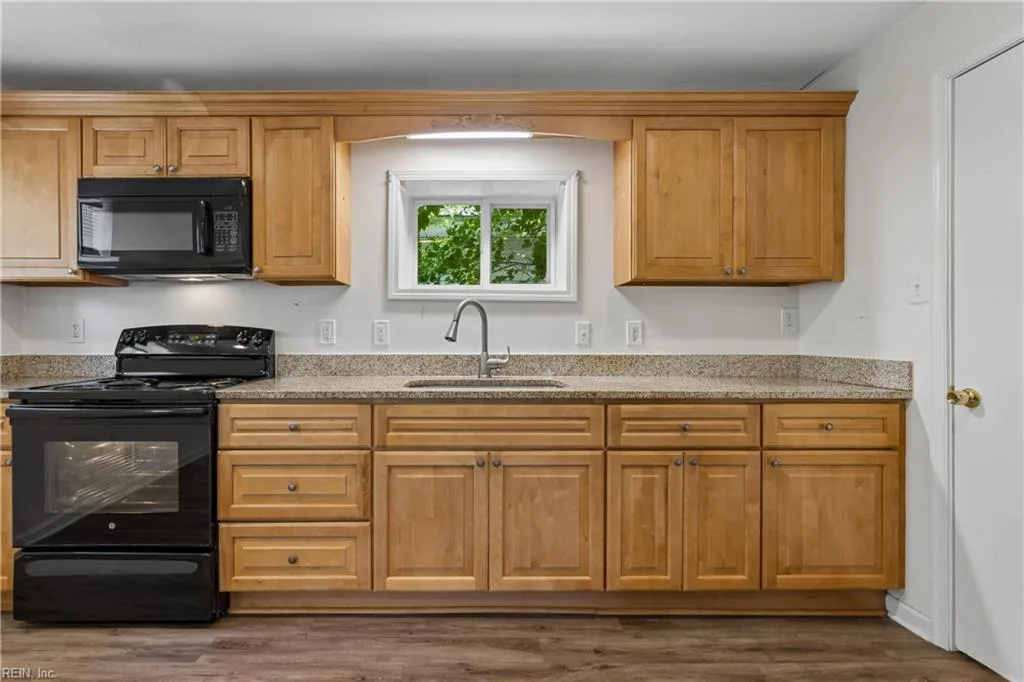 1007 Quash ST, HAMPTON VA 23669