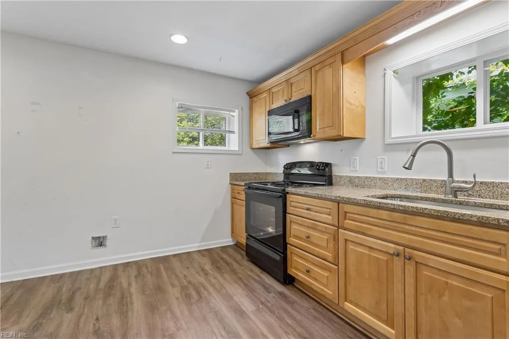 1007 Quash ST, HAMPTON VA 23669 - Photo 3