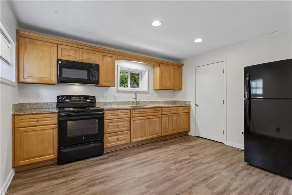 1007 Quash ST, HAMPTON VA 23669 - Photo 4
