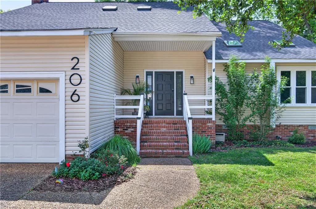 206 Admiral CT, HAMPTON VA 23669 - Photo 4