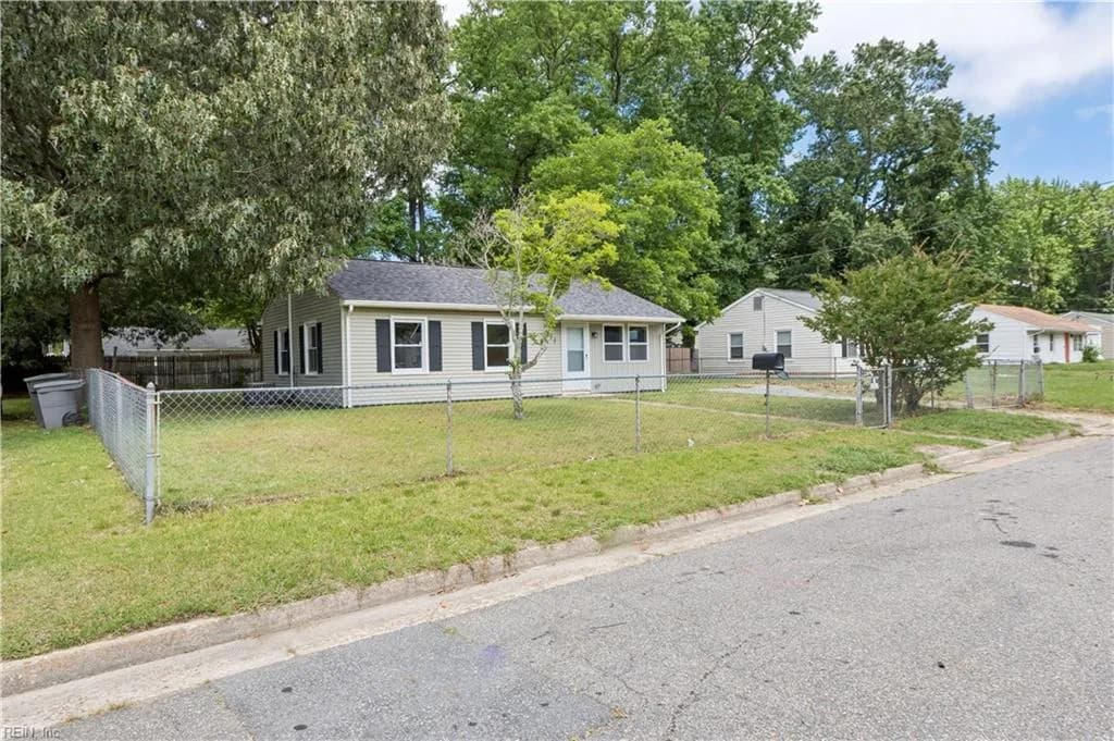 213 Shawen DR, HAMPTON VA 23669 - Main photo