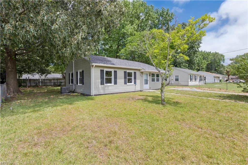 213 Shawen DR, HAMPTON VA 23669 - Photo 3