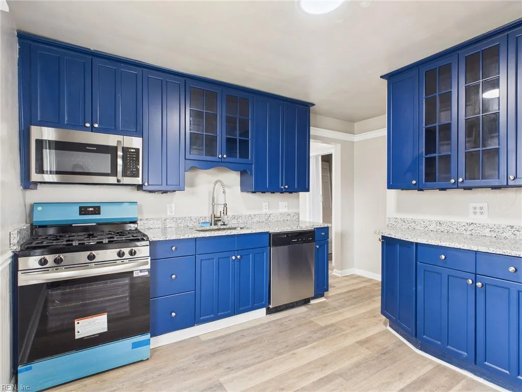 3304 Greenwood DR, HAMPTON VA 23666 - Photo 3