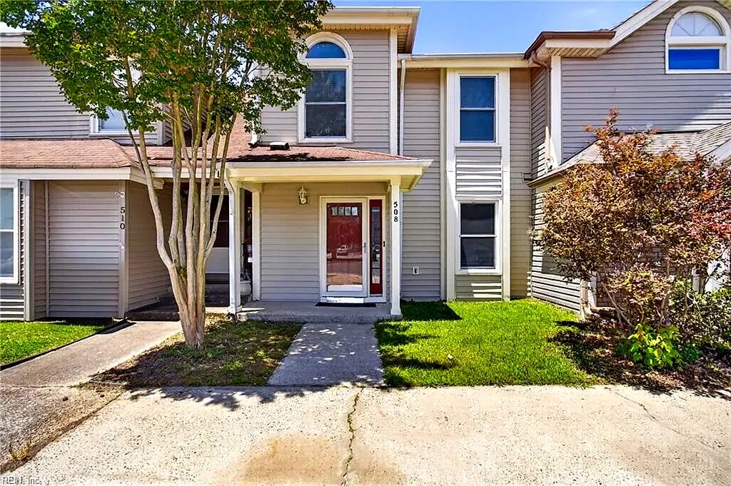 508 Long PT, CHESAPEAKE VA 23322