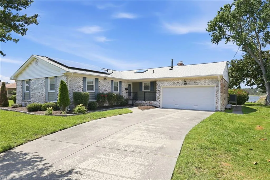 18 Eagle Point RD, HAMPTON VA 23669