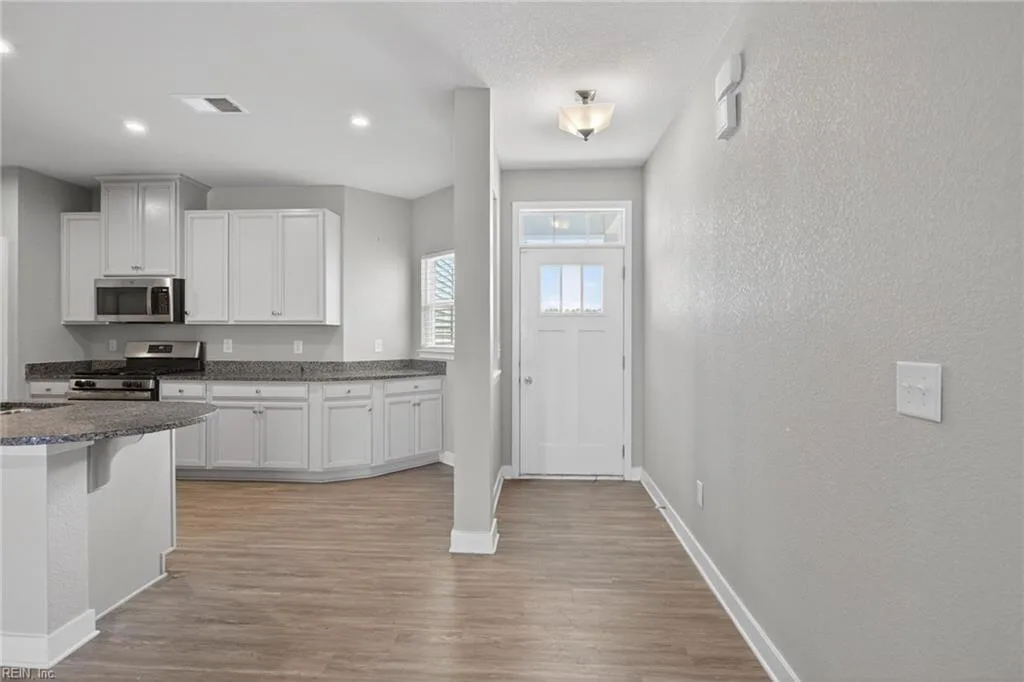 132 Riley WAY, SMITHFIELD VA 23430 - Photo 3