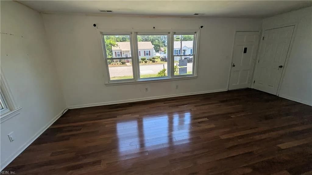 23 Laurel DR, HAMPTON VA 23669 - Photo 5