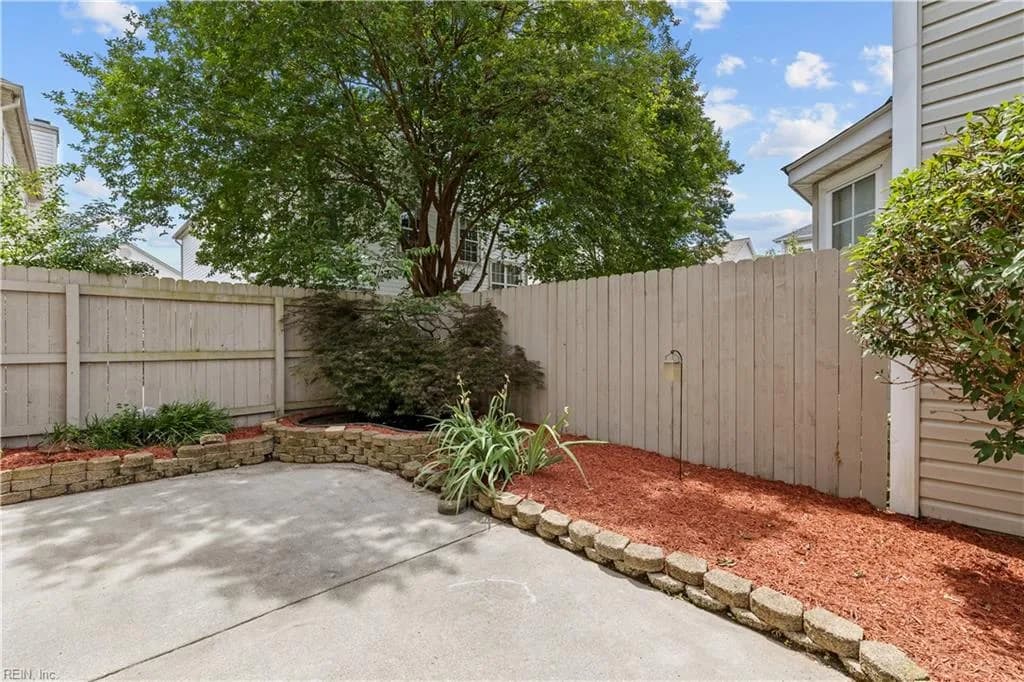 1616 Woodstock CT, CHESAPEAKE VA 23320 - Photo 5