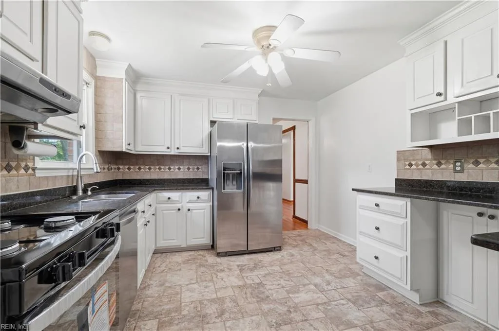 5825 Barberry LN, PORTSMOUTH VA 23703 - Photo 4