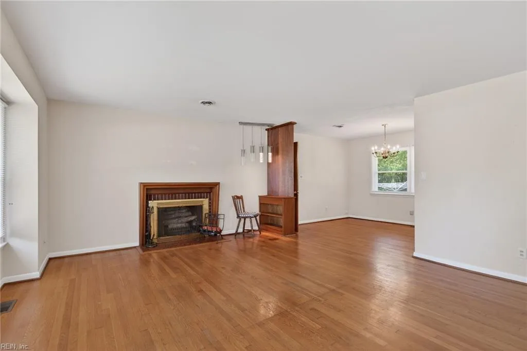 118 Claremont AVE, HAMPTON VA 23661 - Photo 4