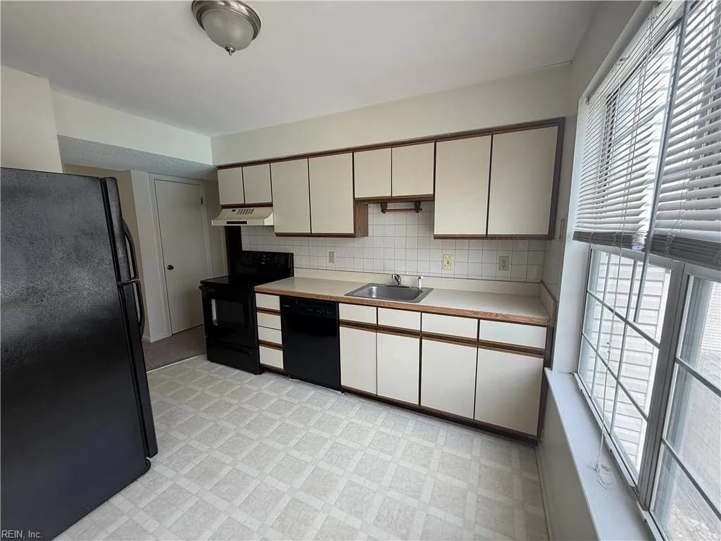 620 Shoreham CT #204, VIRGINIABEACH VA 23451 - Photo 5
